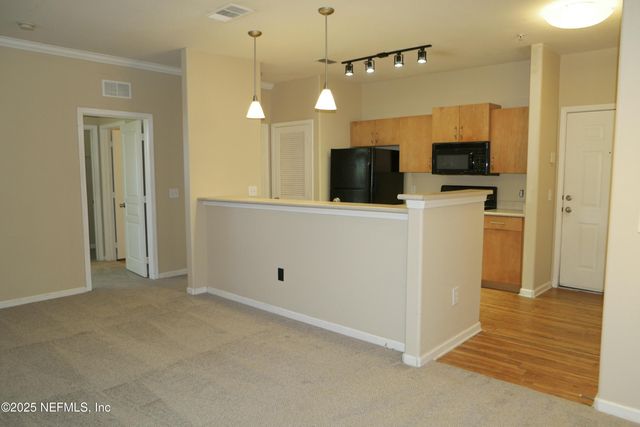 8290 GATE Parkway W 218, Jacksonville, FL 32216