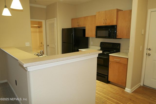 8290 GATE Parkway W 218, Jacksonville, FL 32216