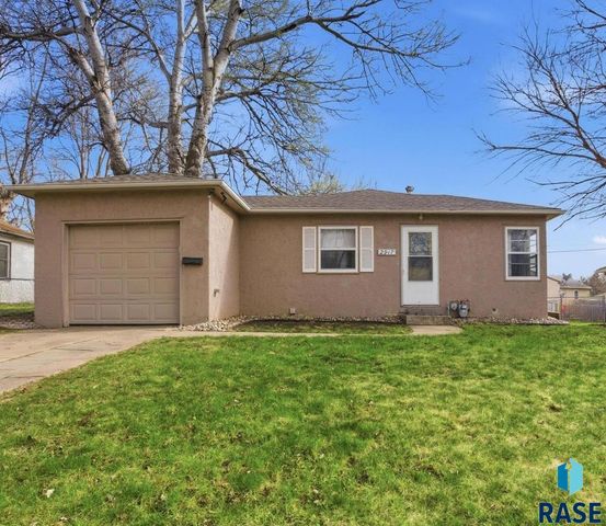 2917 E 18th St Street, Sioux Falls, SD 57103