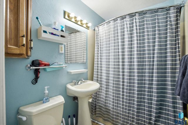 2917 E 18th St Street, Sioux Falls, SD 57103