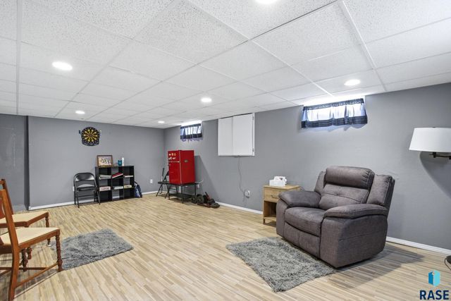 2917 E 18th St Street, Sioux Falls, SD 57103