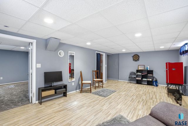 2917 E 18th St Street, Sioux Falls, SD 57103
