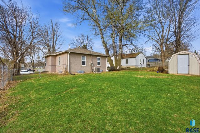 2917 E 18th St Street, Sioux Falls, SD 57103