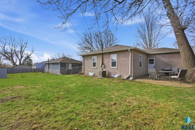 2917 E 18th St Street, Sioux Falls, SD 57103