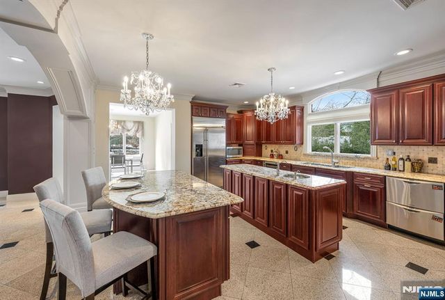 17 Jefferson Avenue, Cresskill, NJ 07626