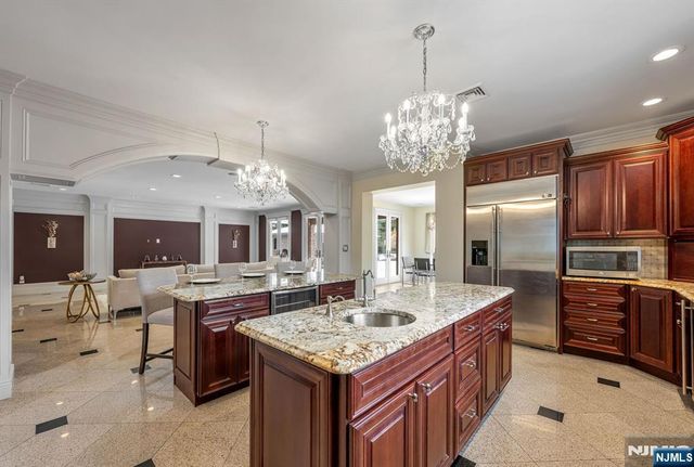 17 Jefferson Avenue, Cresskill, NJ 07626