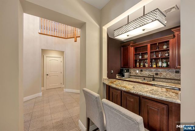 17 Jefferson Avenue, Cresskill, NJ 07626