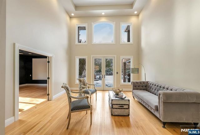 17 Jefferson Avenue, Cresskill, NJ 07626