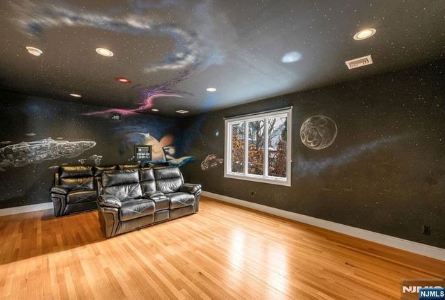 17 Jefferson Avenue, Cresskill, NJ 07626