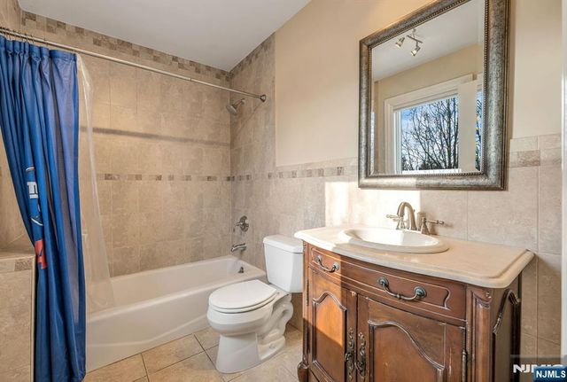 17 Jefferson Avenue, Cresskill, NJ 07626