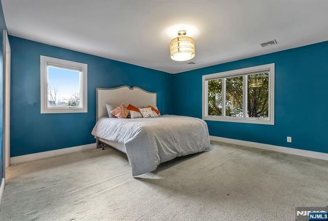 17 Jefferson Avenue, Cresskill, NJ 07626