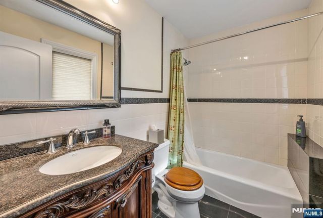 17 Jefferson Avenue, Cresskill, NJ 07626