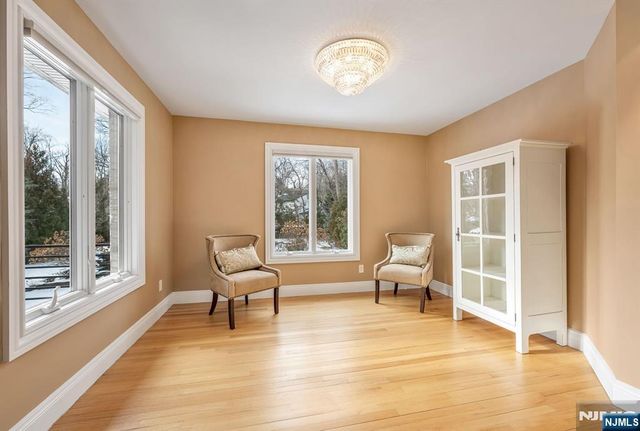 17 Jefferson Avenue, Cresskill, NJ 07626