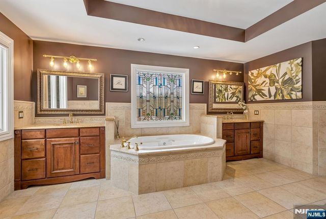 17 Jefferson Avenue, Cresskill, NJ 07626