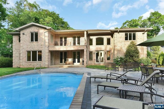 17 Jefferson Avenue, Cresskill, NJ 07626