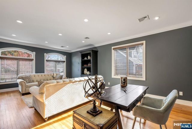 17 Jefferson Avenue, Cresskill, NJ 07626