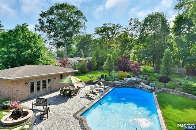 17 Jefferson Avenue, Cresskill, NJ 07626