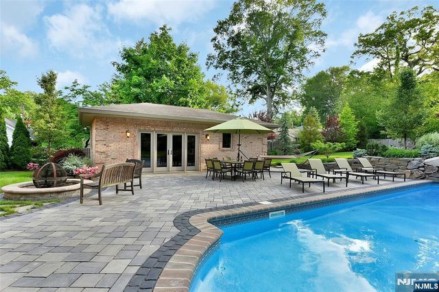 17 Jefferson Avenue, Cresskill, NJ 07626