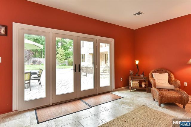 17 Jefferson Avenue, Cresskill, NJ 07626