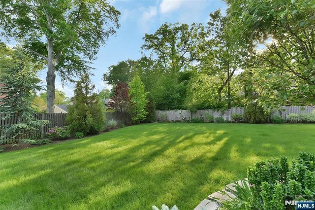 17 Jefferson Avenue, Cresskill, NJ 07626