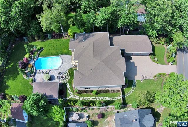 17 Jefferson Avenue, Cresskill, NJ 07626