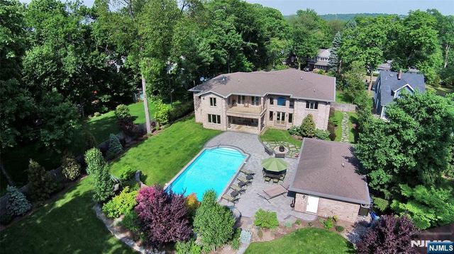 17 Jefferson Avenue, Cresskill, NJ 07626