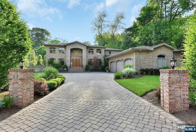 17 Jefferson Avenue, Cresskill, NJ 07626