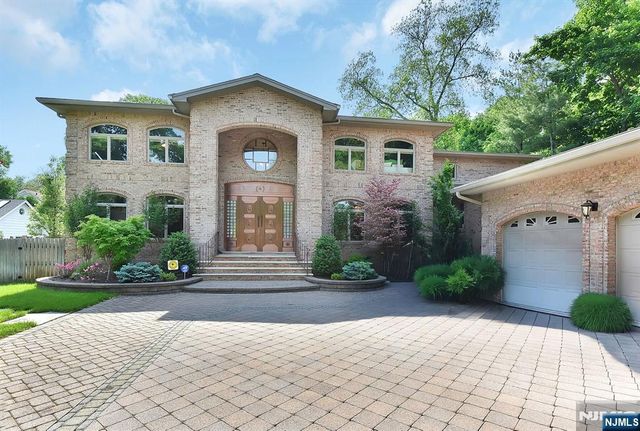 17 Jefferson Avenue, Cresskill, NJ 07626