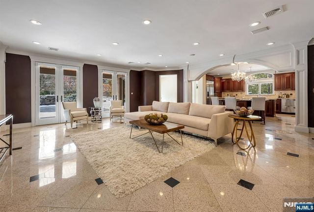 17 Jefferson Avenue, Cresskill, NJ 07626