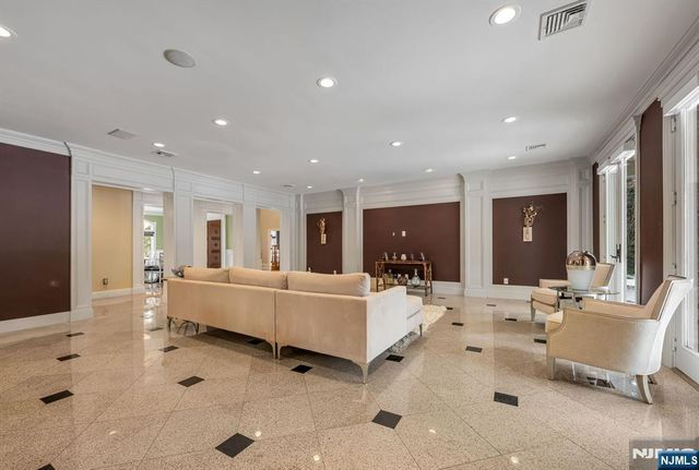 17 Jefferson Avenue, Cresskill, NJ 07626