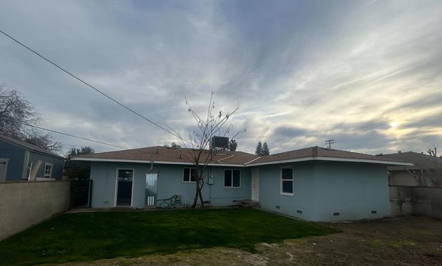 1217 Mehlert Street, Kingsburg, CA 93631