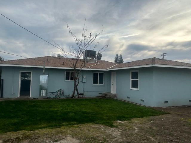 1217 Mehlert Street, Kingsburg, CA 93631