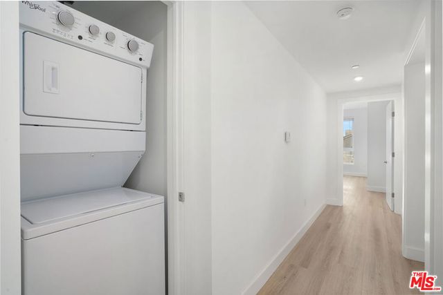 1832 S Barrington Avenue 401, Los Angeles, CA 90025