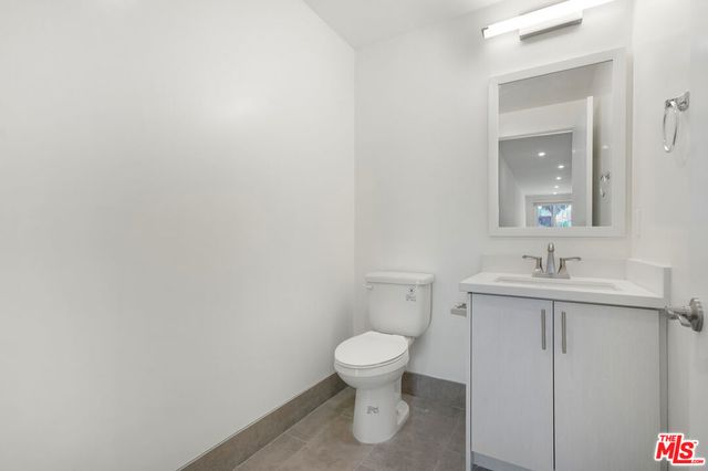 1832 S Barrington Avenue 401, Los Angeles, CA 90025