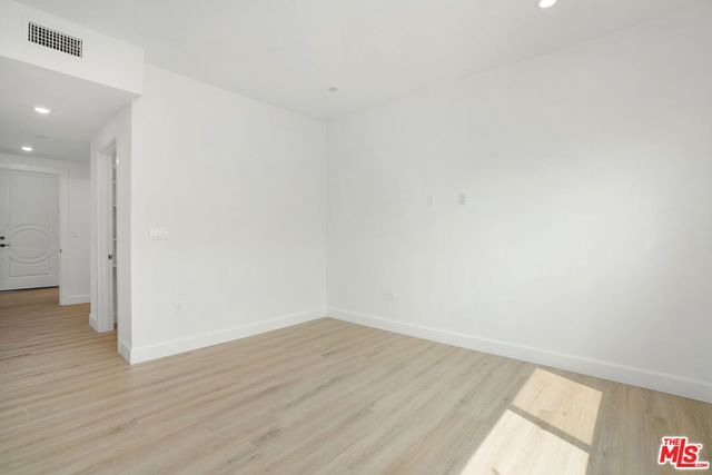 1832 S Barrington Avenue 401, Los Angeles, CA 90025
