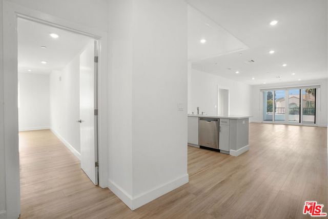 1832 S Barrington Avenue 401, Los Angeles, CA 90025