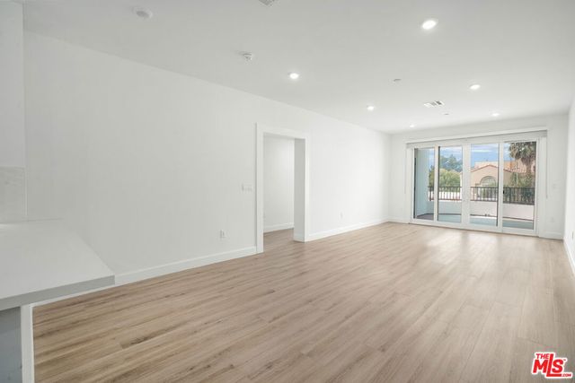1832 S Barrington Avenue 401, Los Angeles, CA 90025