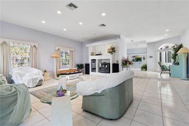 822 Costa PL, Lehigh Acres, FL 33972