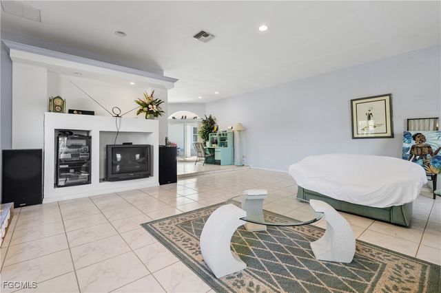 822 Costa PL, Lehigh Acres, FL 33972