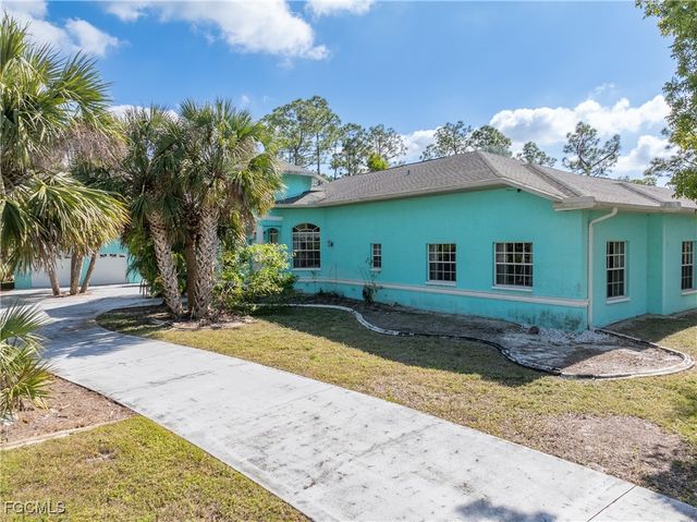 822 Costa PL, Lehigh Acres, FL 33972