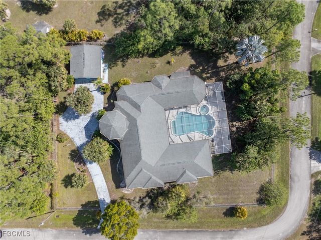 822 Costa PL, Lehigh Acres, FL 33972