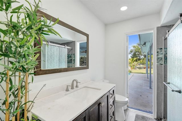 8699 NW 26th Pl, Sunrise, FL 33322