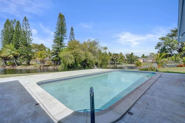 8699 NW 26th Pl, Sunrise, FL 33322