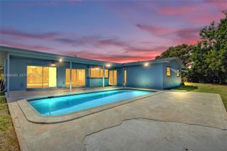 8699 NW 26th Pl, Sunrise, FL 33322