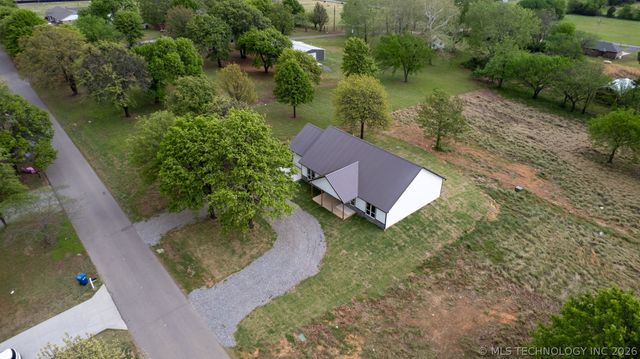 453 W 2nd Street, Silo, OK 74701