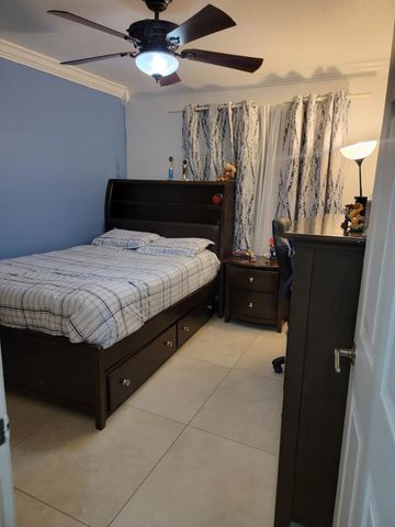 11821 SW 18th St 2-23, Miami, FL 33175