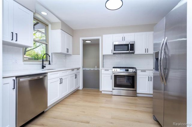 16115 Veronica Avenue, Eastpointe, MI 48021