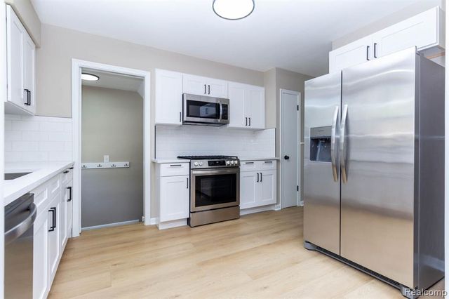 16115 Veronica Avenue, Eastpointe, MI 48021