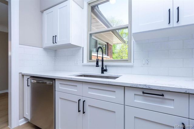 16115 Veronica Avenue, Eastpointe, MI 48021