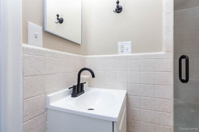 16115 Veronica Avenue, Eastpointe, MI 48021